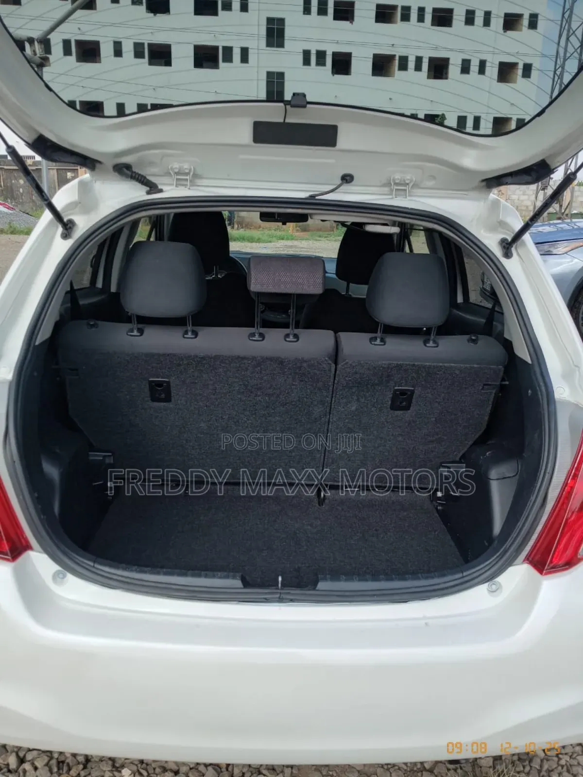 Toyota Vitz 1.3 FWD 3dr 2013 Pearl