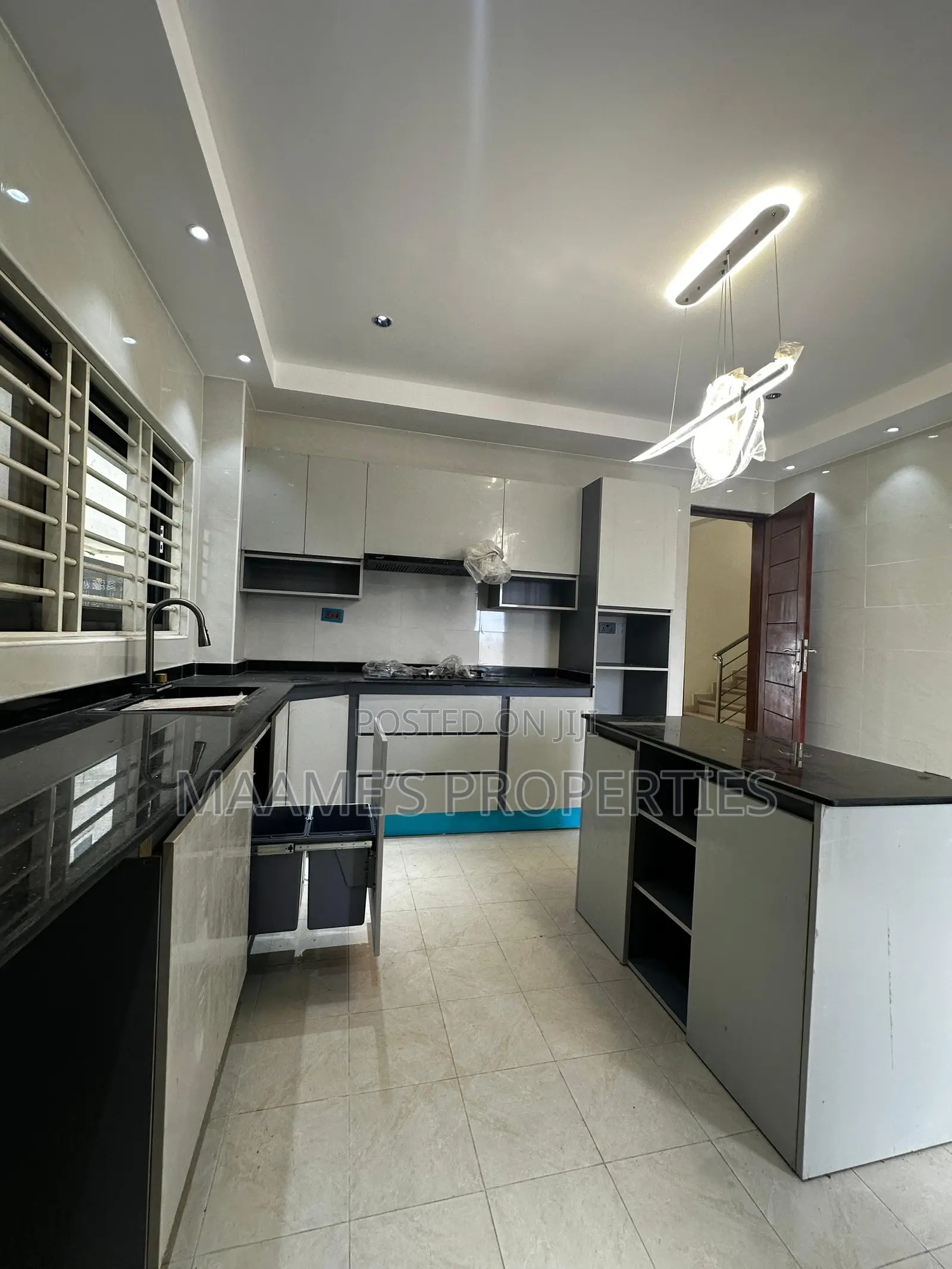 4bdrm Duplex in West Hills Mall Area for sale