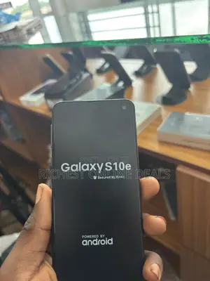 Samsung Galaxy S10e 128 GB Black