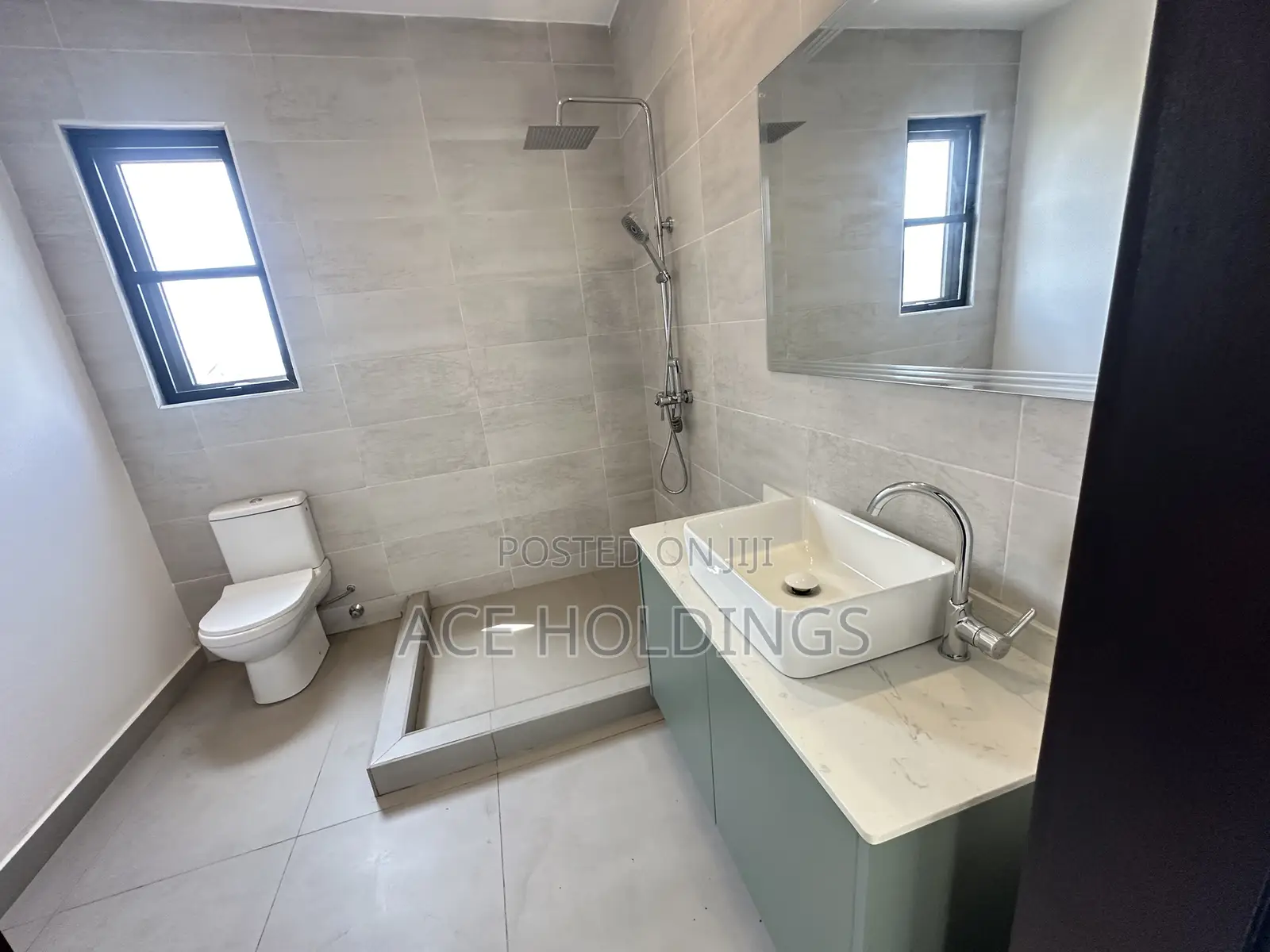 3bdrm Townhouse/Terrace in Community 25, Tema Metropolitan for sale