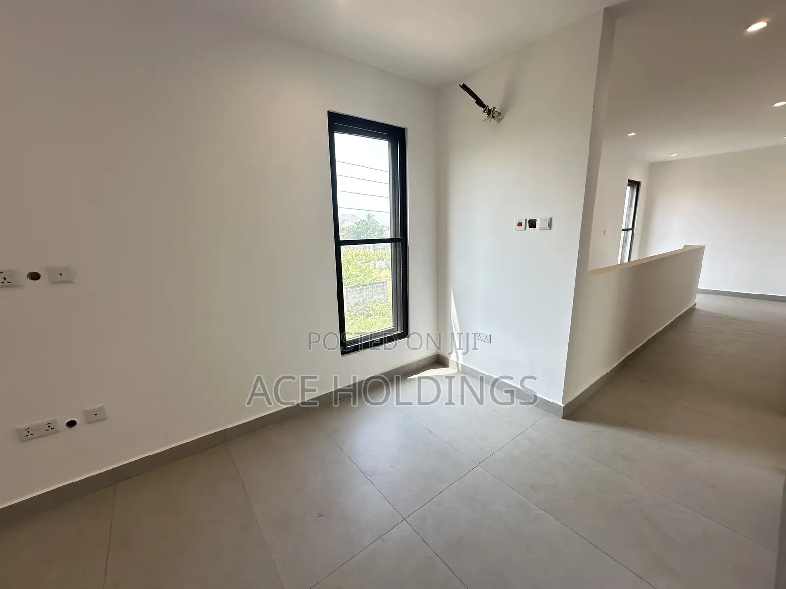 3bdrm Townhouse/Terrace in Community 25, Tema Metropolitan for sale