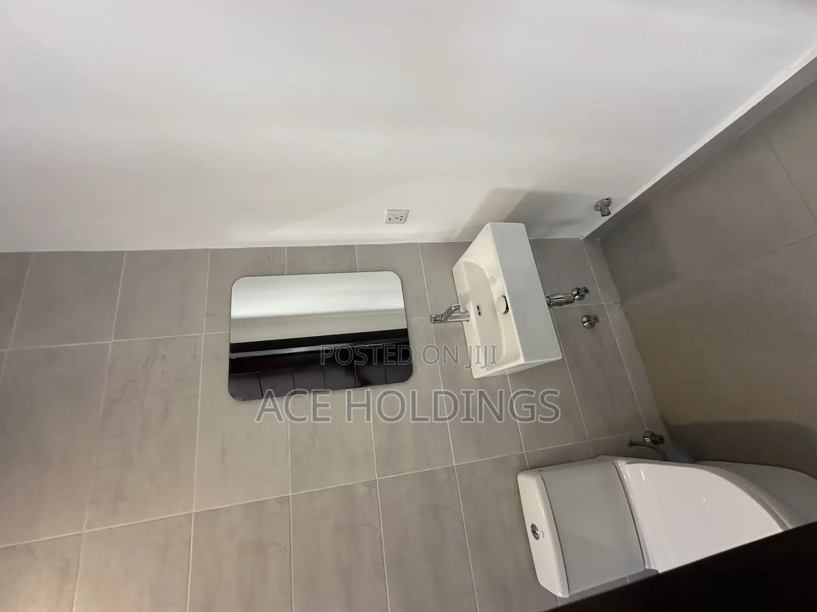 3bdrm Townhouse/Terrace in Community 25, Tema Metropolitan for sale