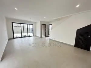 3bdrm Townhouse/Terrace in Community 25, Tema Metropolitan for sale