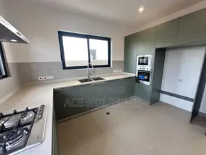 3bdrm Townhouse/Terrace in Community 25, Tema Metropolitan for sale
