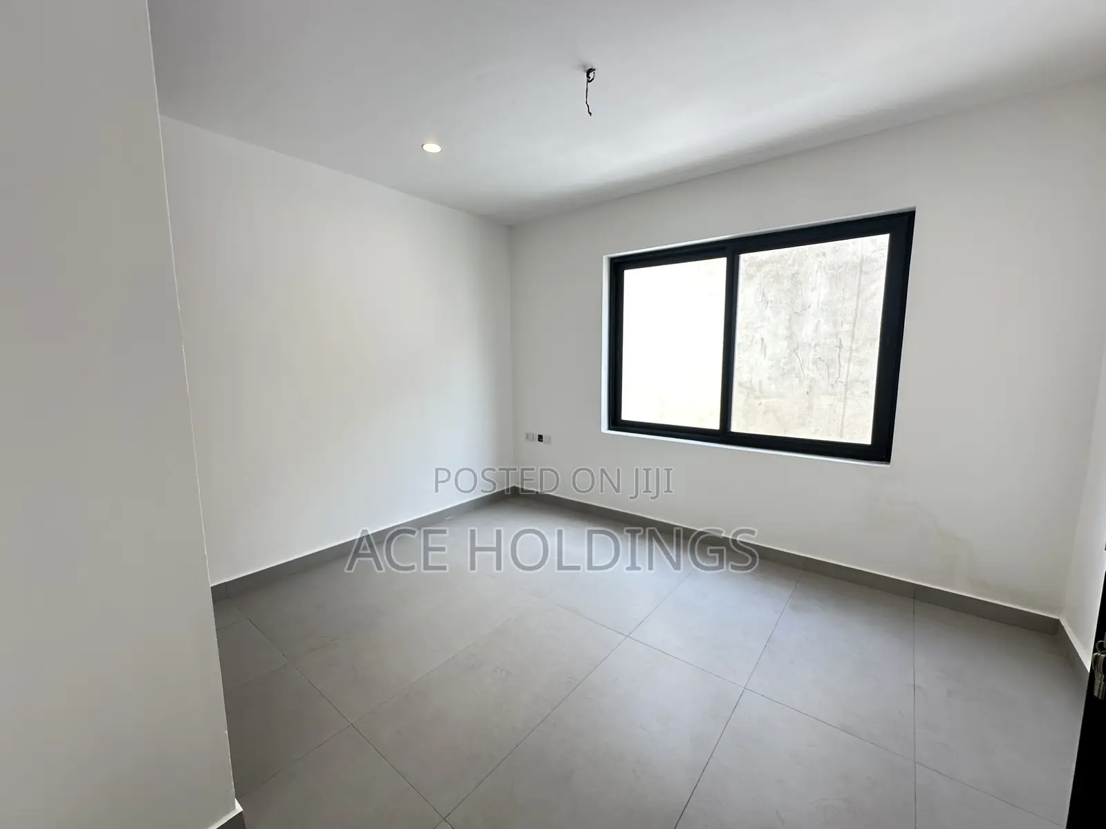 3bdrm Townhouse/Terrace in Community 25, Tema Metropolitan for sale