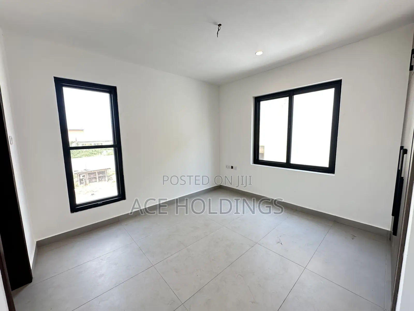 3bdrm Townhouse/Terrace in Community 25, Tema Metropolitan for sale