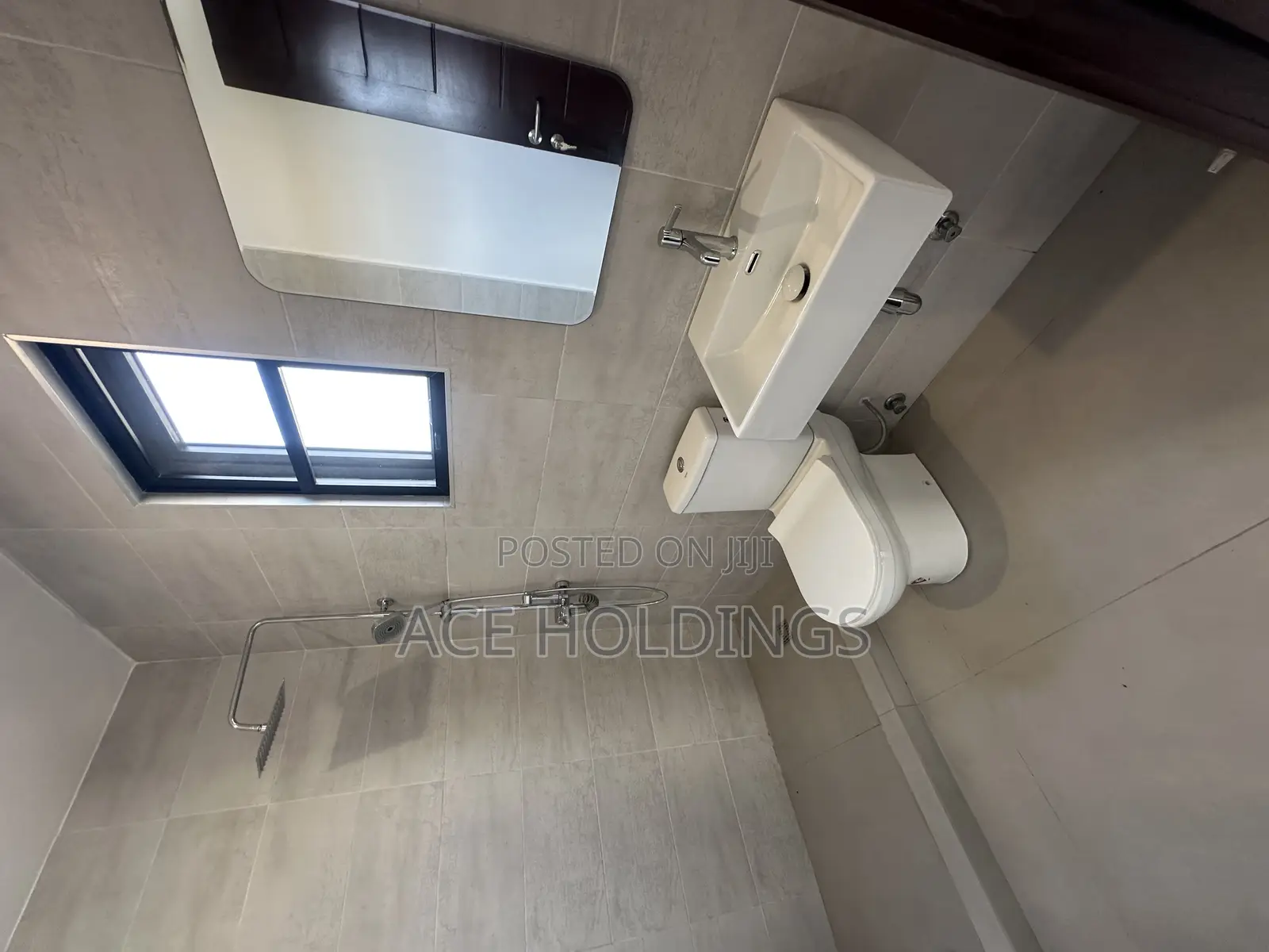 3bdrm Townhouse/Terrace in Community 25, Tema Metropolitan for sale