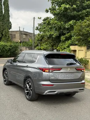 Mitsubishi Outlander SEL 2022 Gray