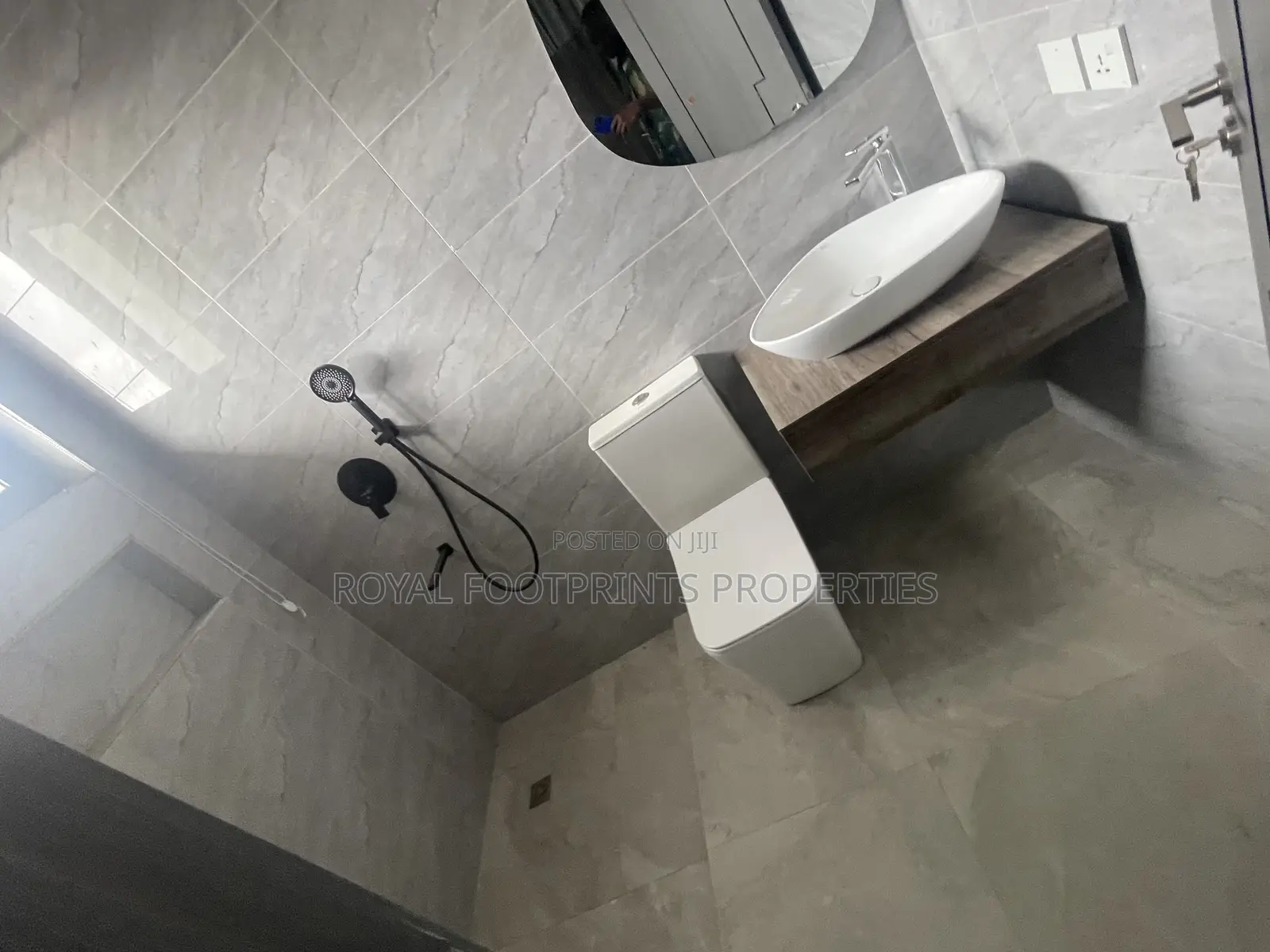 Furnished 4bdrm House in Luxelooks Properties, East Legon for sale