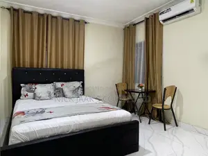 Nick Jaak Courtyard for Short Stay
