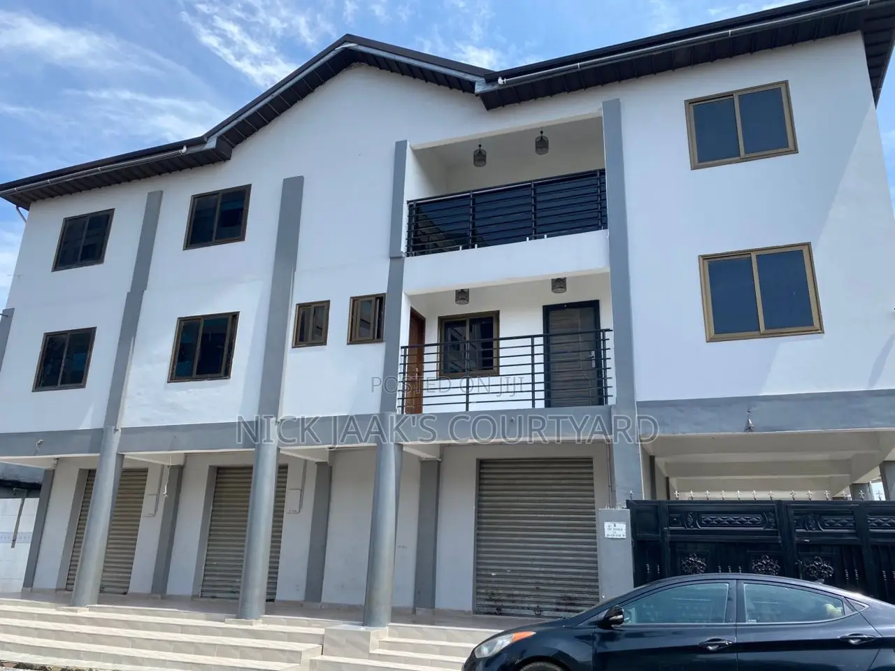 Nick Jaak Courtyard for Short Stay