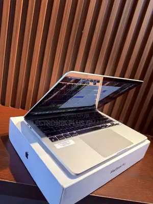 Laptop Apple MacBook Pro 2020 M1 16GB Apple M1 Pro SSD 512GB