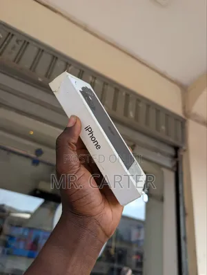 New Apple iPhone 16 128 GB Black