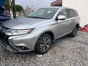 Mitsubishi Outlander SEL AWC 2018 Gray
