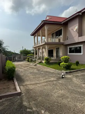 8bdrm House in Westhills Mall for rent