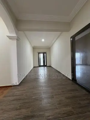 8bdrm House in Westhills Mall for rent