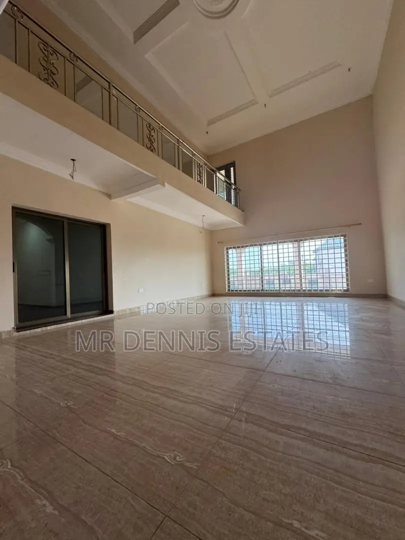 8bdrm House in Westhills Mall for rent