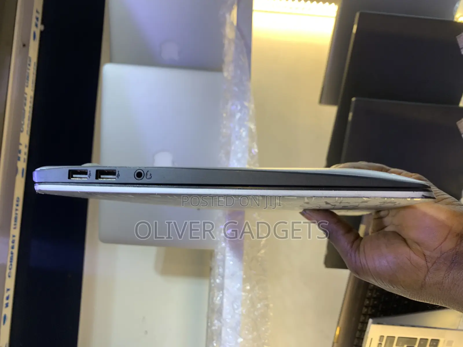 Laptop Lenovo IdeaPad 100 4GB Intel SSD 128GB