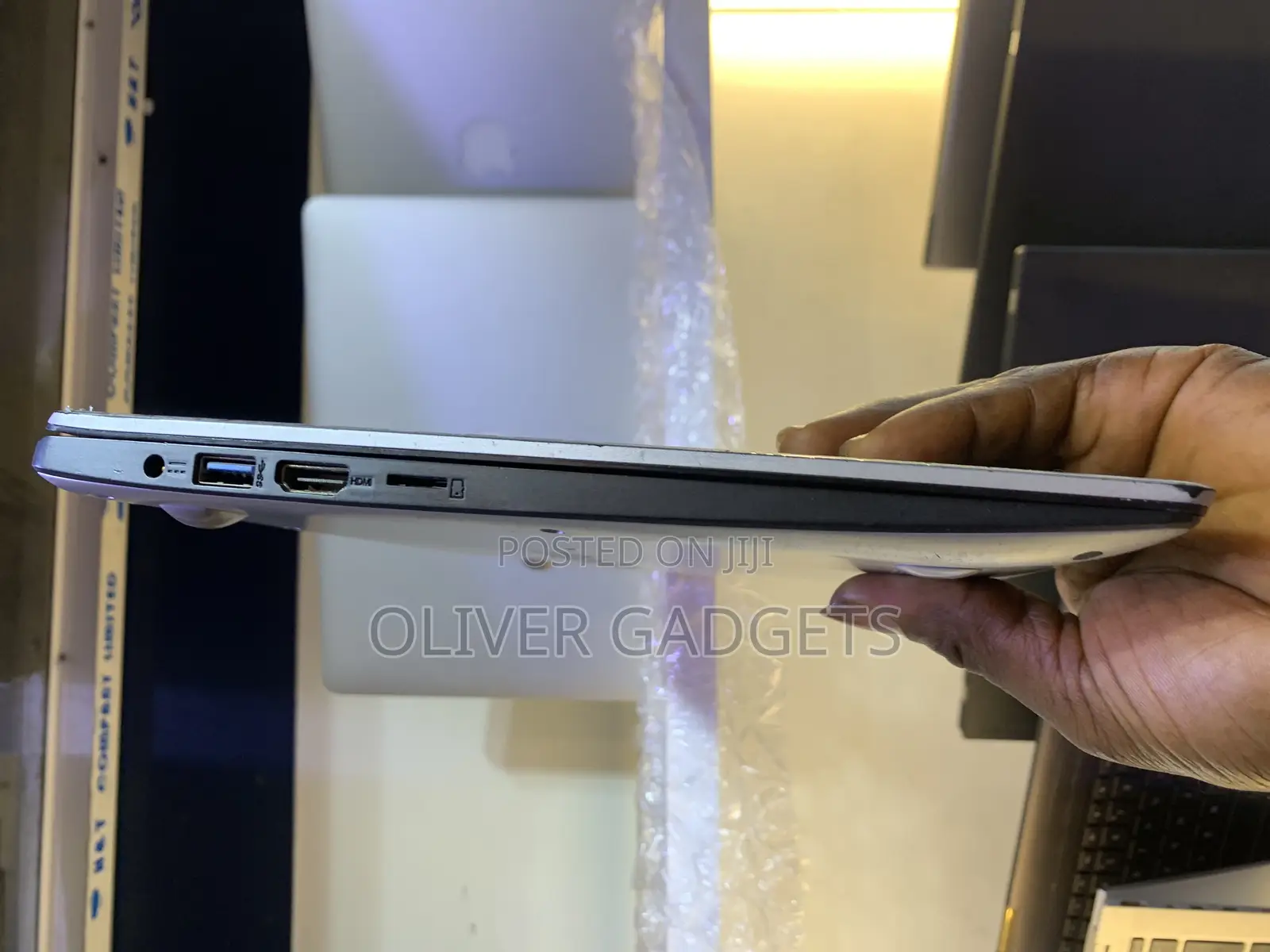 Laptop Lenovo IdeaPad 100 4GB Intel SSD 128GB