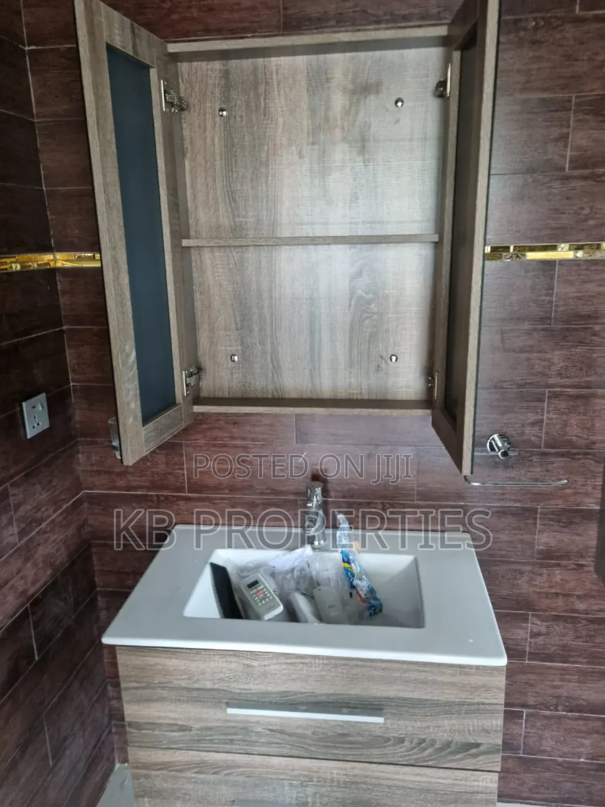4bdrm Duplex in Kb Properties, Community 25 for rent