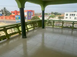 9bdrm House in Sakumono for rent