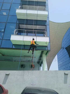 Front Window Glass Cleaning