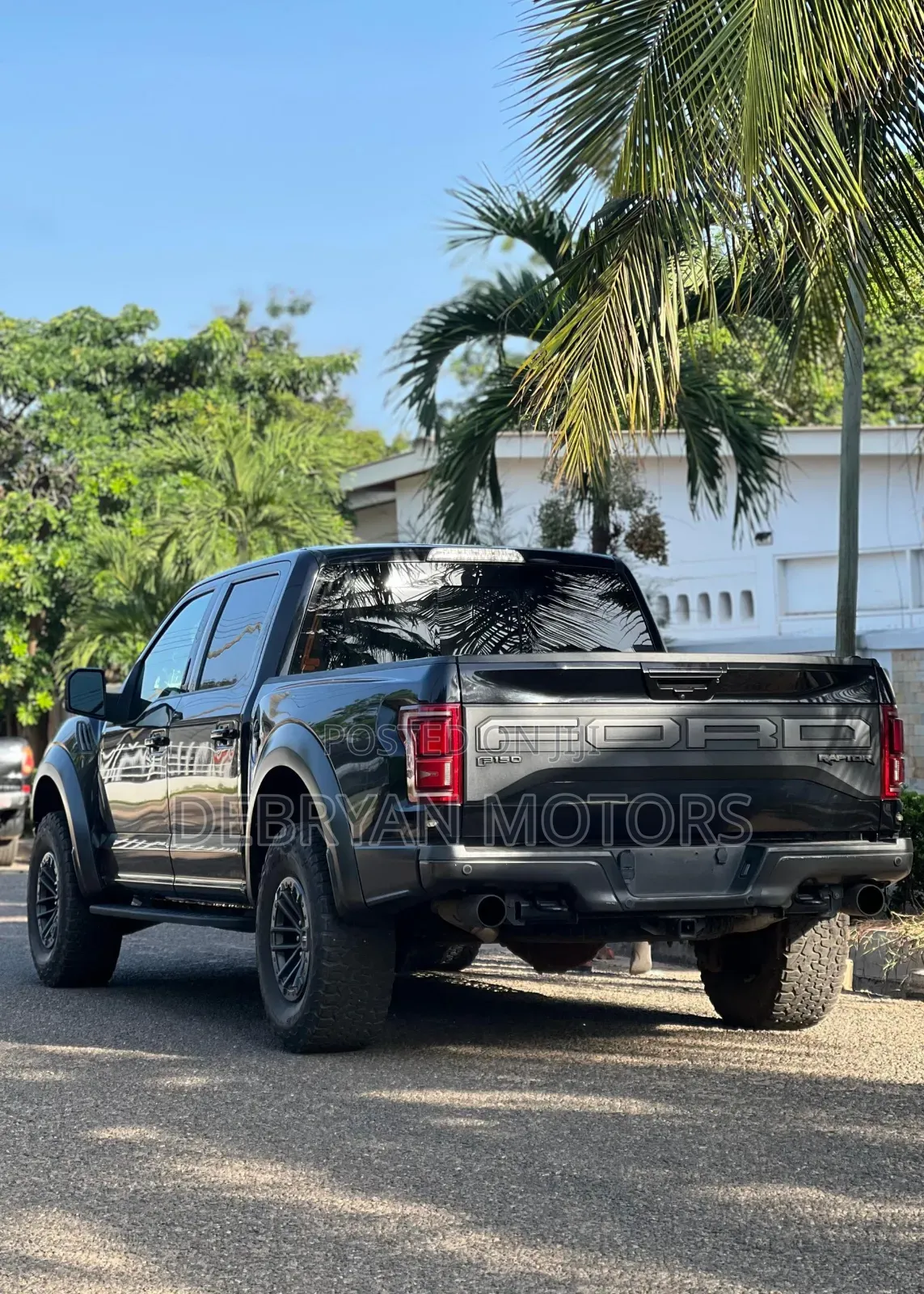 Ford F-150 Raptor 4x4 SuperCrew Cab Styleside 5.5 ft. box 145 in. WB