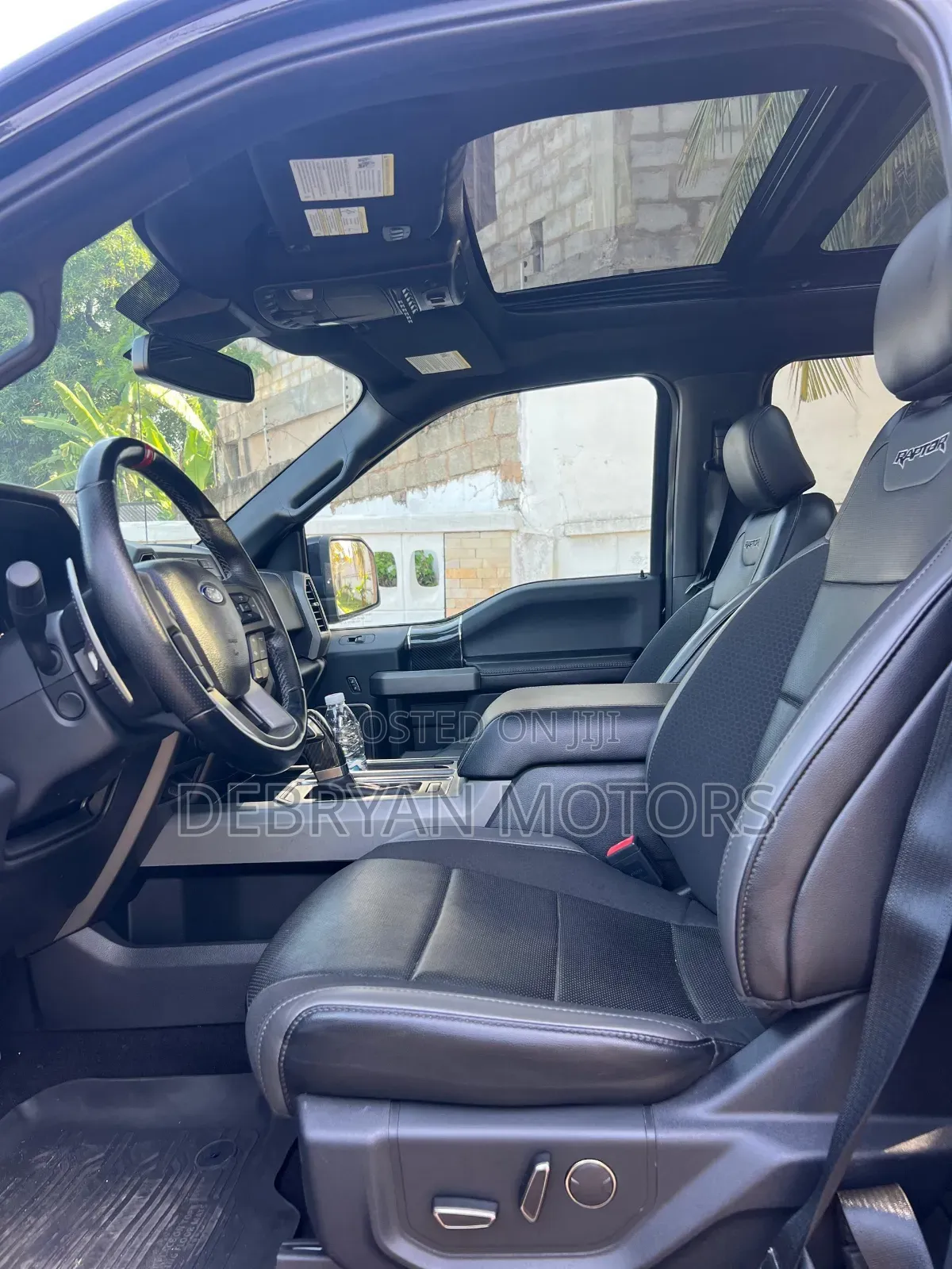 Ford F-150 Raptor 4x4 SuperCrew Cab Styleside 5.5 ft. box 145 in. WB