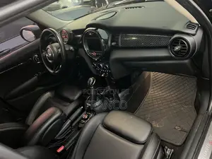 Mini Cooper 2018 Black