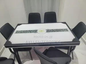 Dinning Table With 4 or 6 Chairs