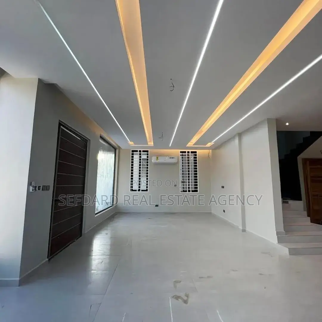 4bdrm House in Ashomang Estate for sale