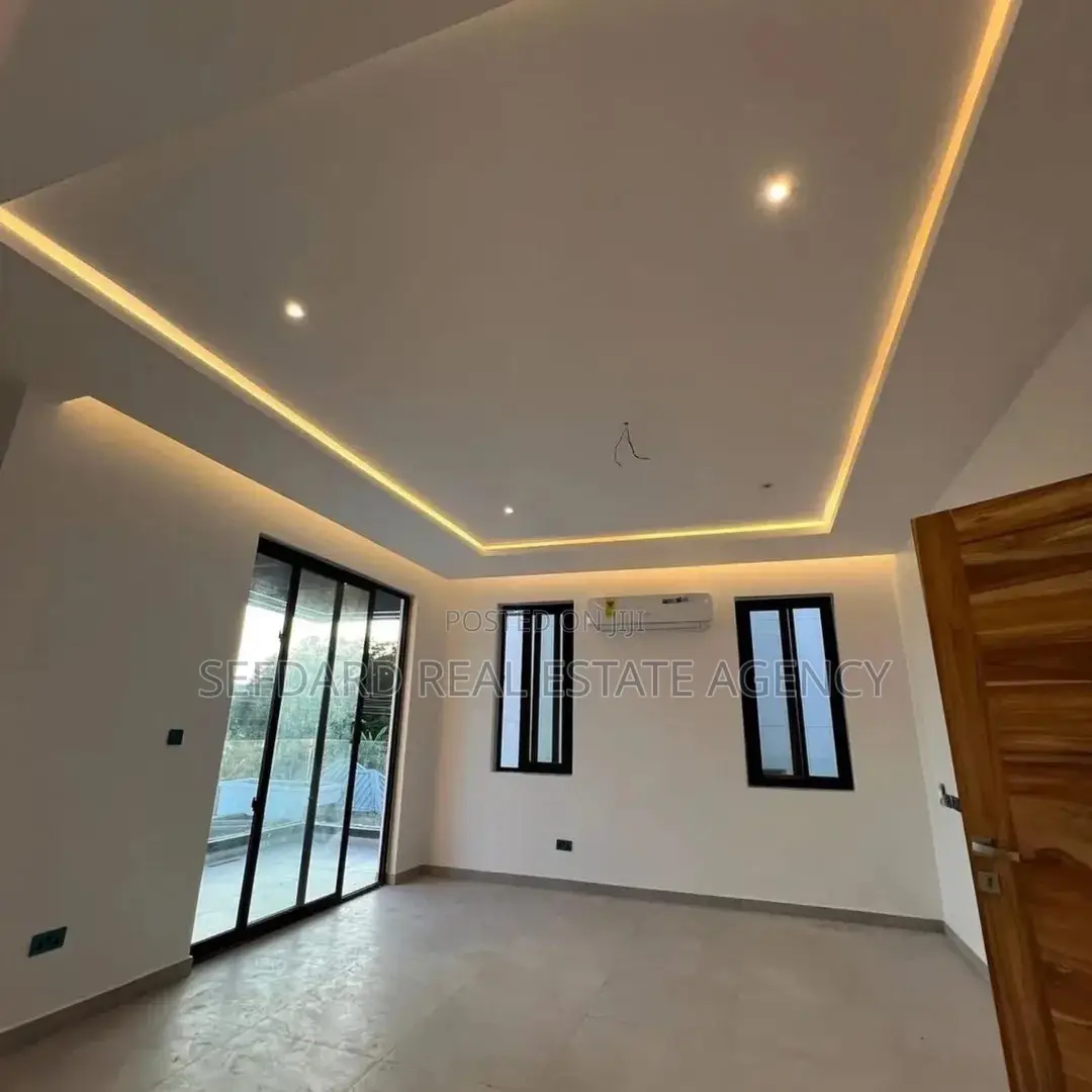 4bdrm House in Ashomang Estate for sale