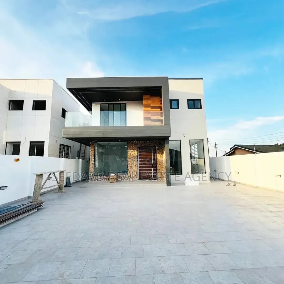 4bdrm House in Ashomang Estate for sale