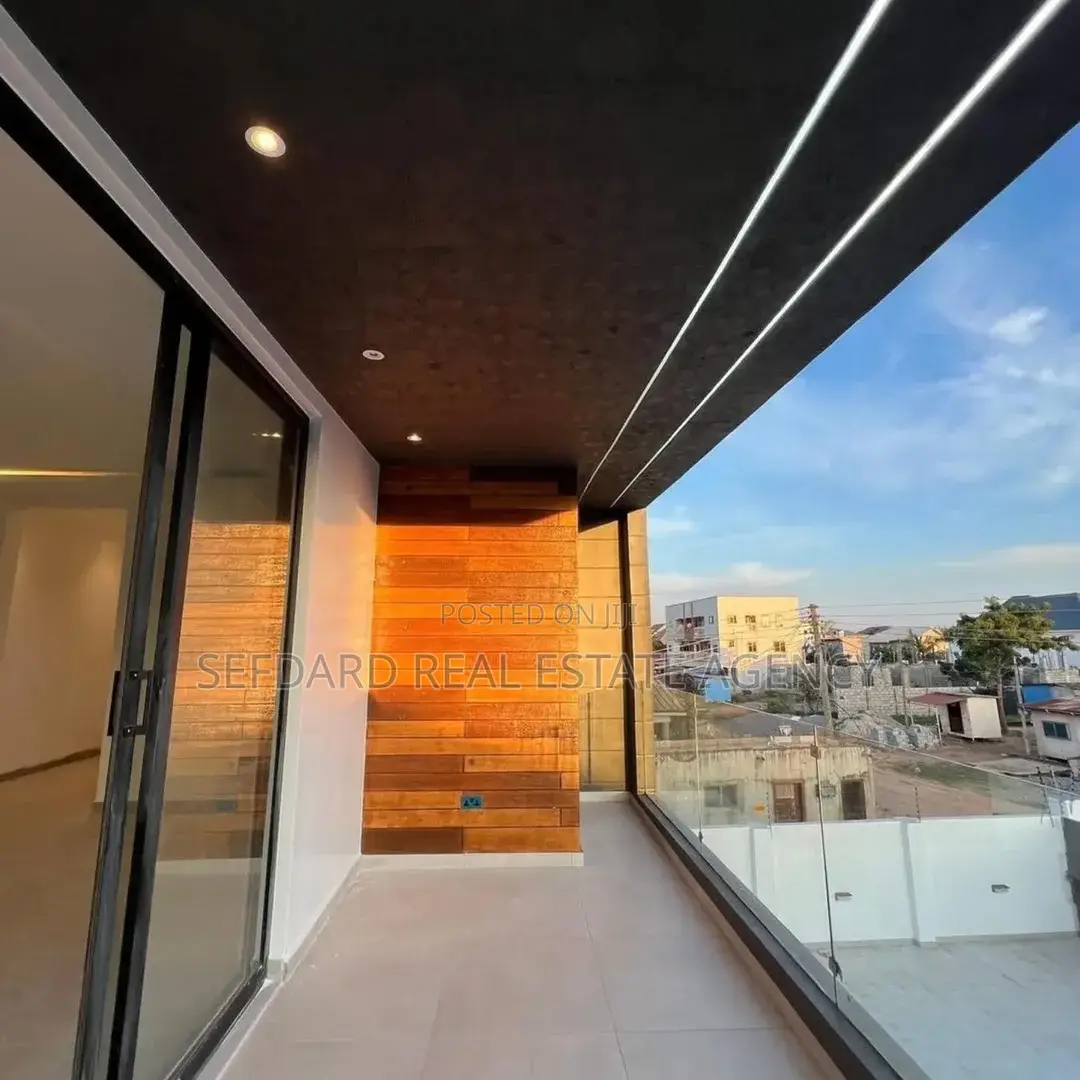 4bdrm House in Ashomang Estate for sale