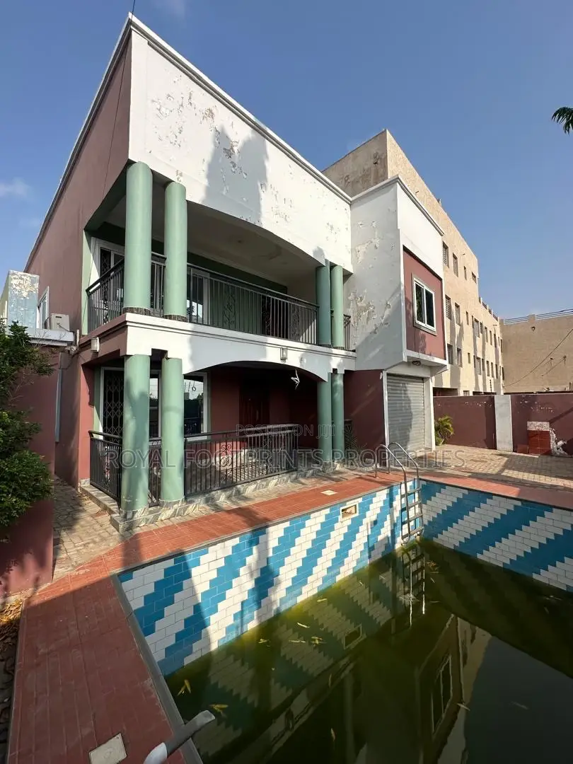 4bdrm House in Luxelooks Properties, East Legon for rent