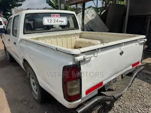 Nissan Hardbody 2011 White