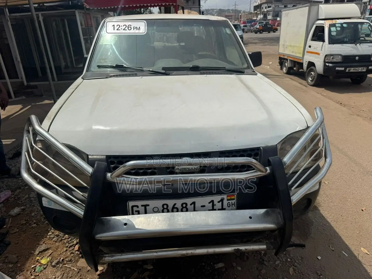 Nissan Hardbody 2011 White