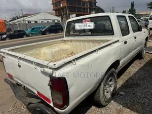 Nissan Hardbody 2011 White
