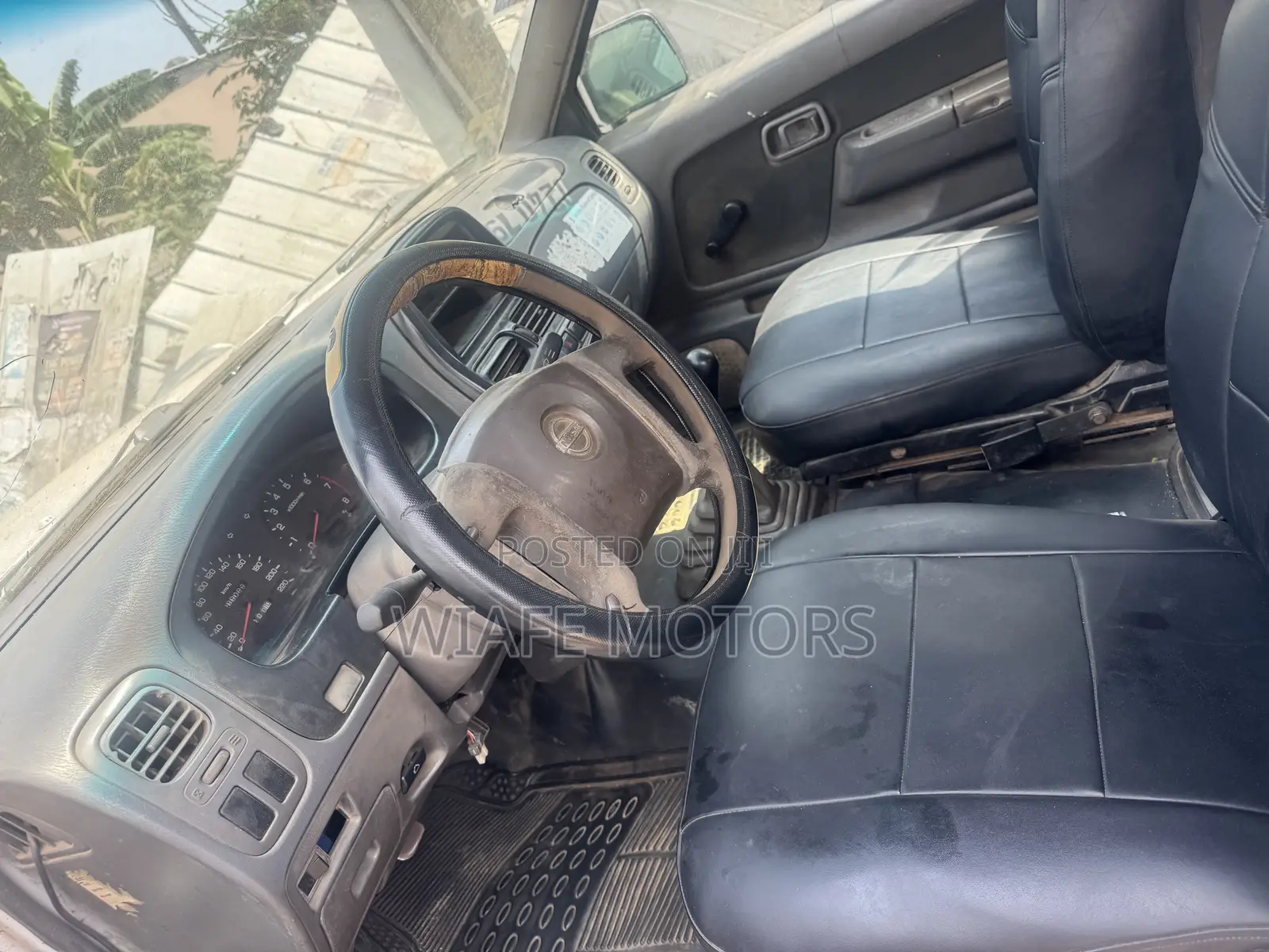 Nissan Hardbody 2011 White