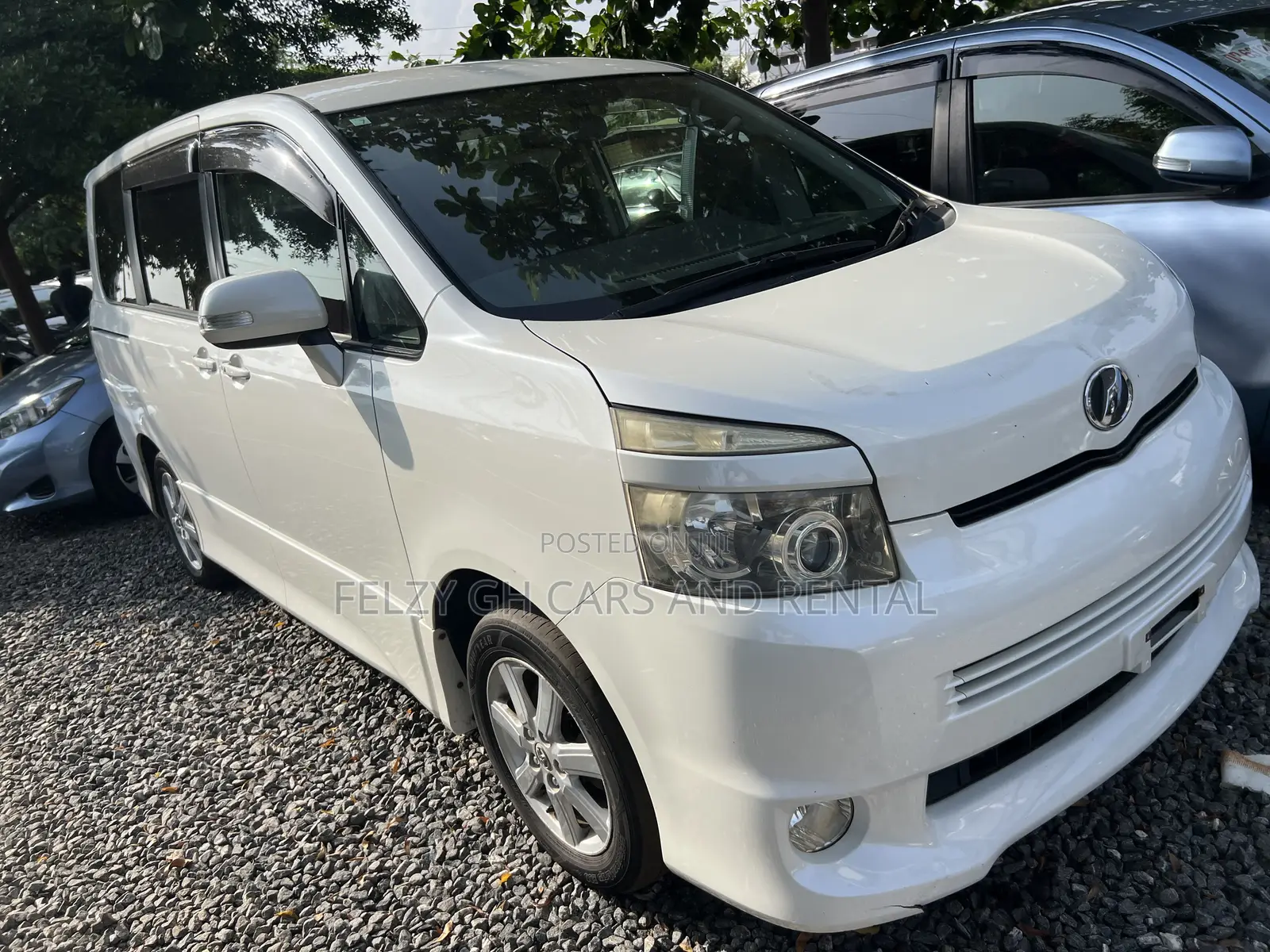 Toyota Voxy 2012 White