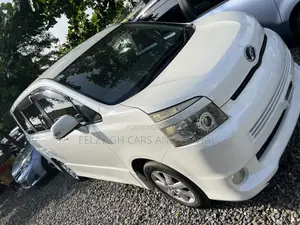 Toyota Voxy 2012 White
