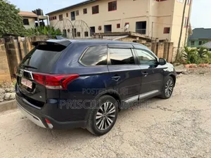 Mitsubishi Outlander 2020 Blue