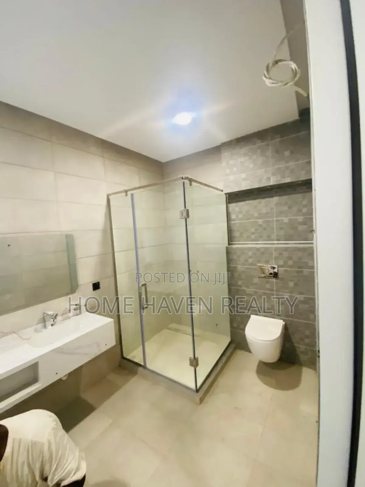4bdrm House in Abelemkpe for sale