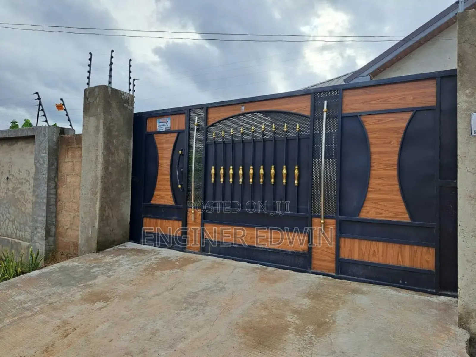 6bdrm House in Adjen Kotoku, Accra Metropolitan for sale
