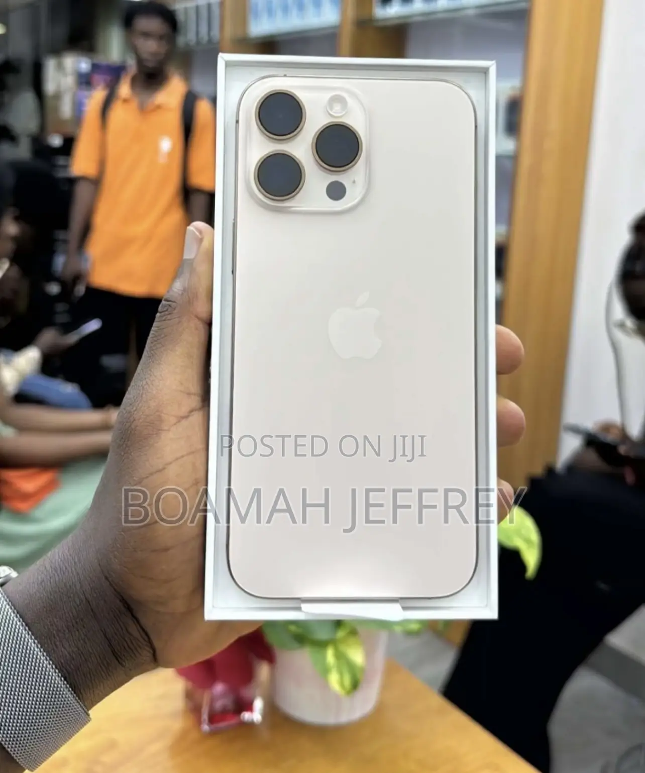 New Apple iPhone 16 Pro Max 256 GB Gold