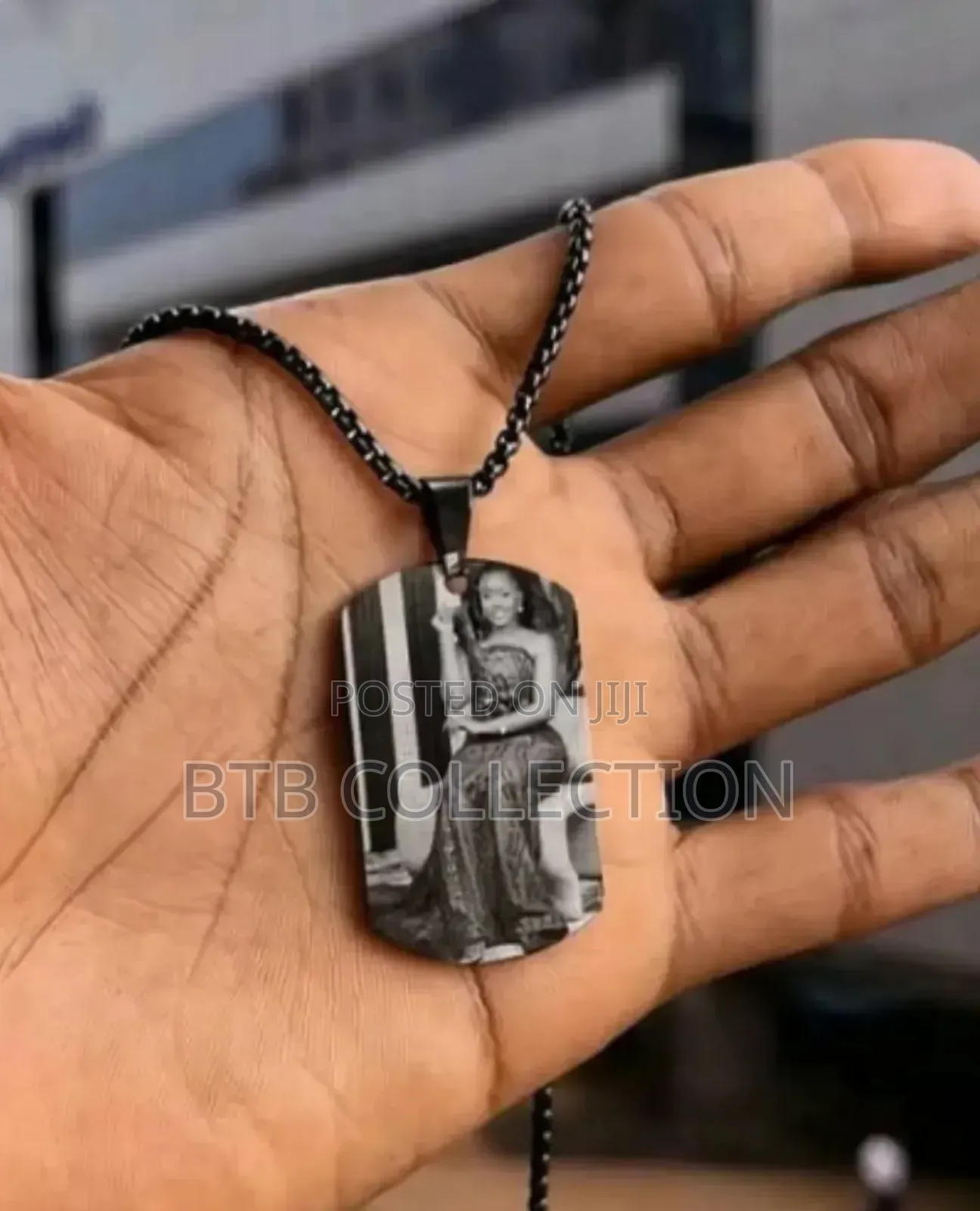 Customized Pictures Embossed Chain