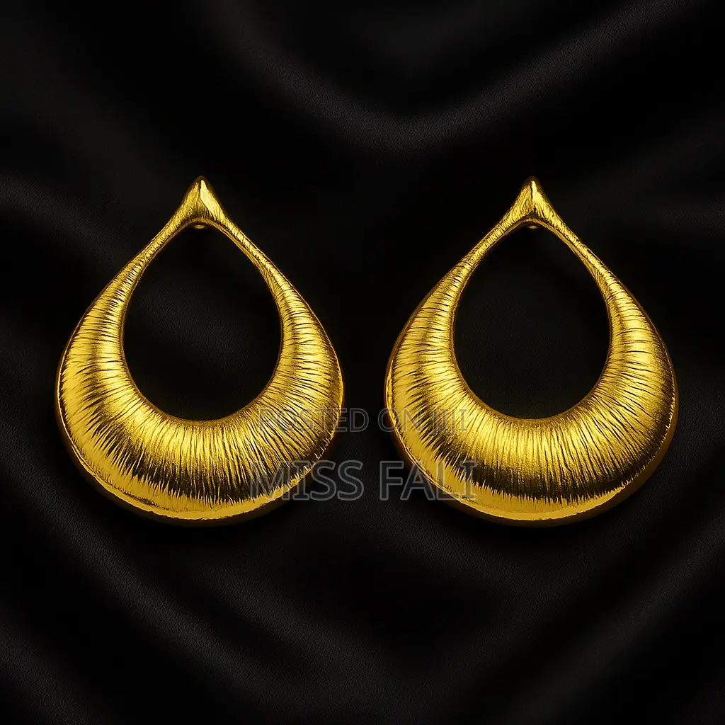 Elegant Retro Studs