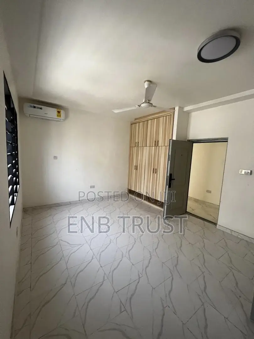 4bdrm Duplex in Acp Estate, Ga East Municipal for rent