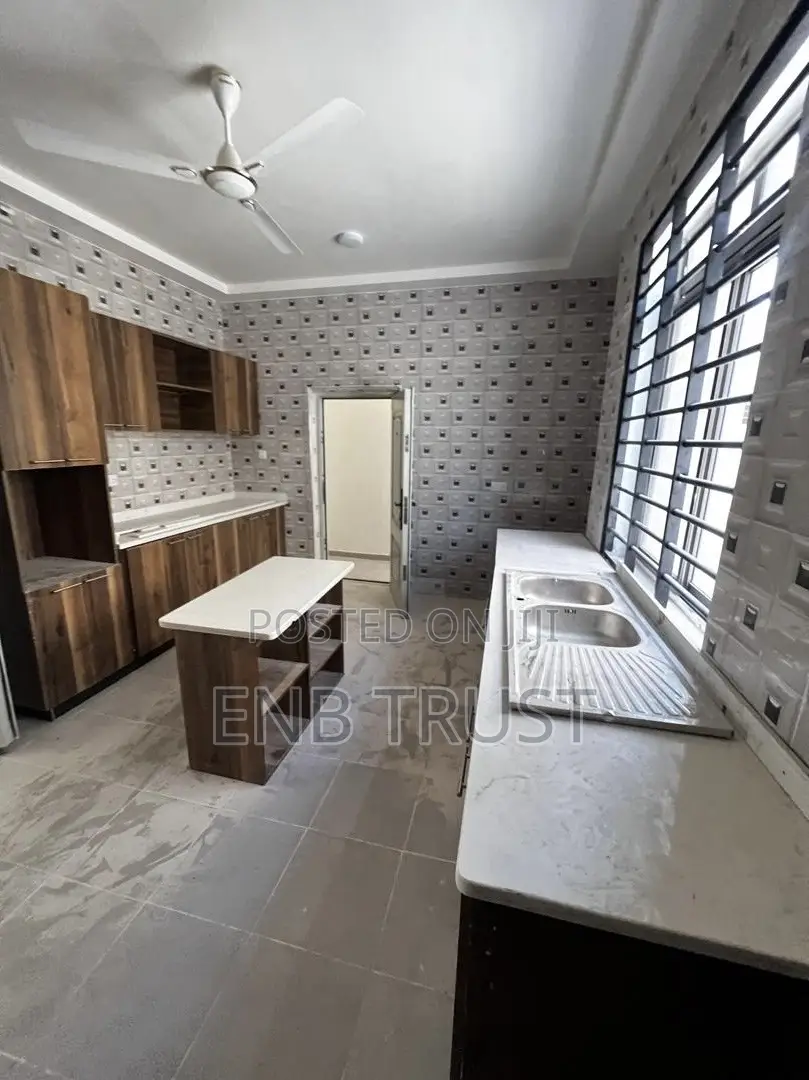4bdrm Duplex in Acp Estate, Ga East Municipal for rent