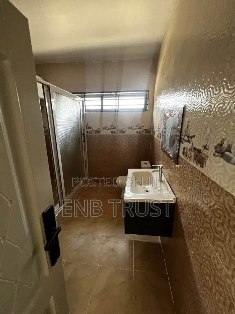 4bdrm Duplex in Acp Estate, Ga East Municipal for rent